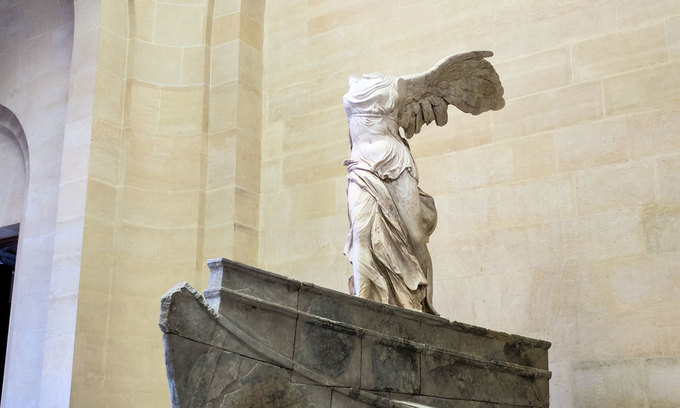 tượng nữ thần chiến thắng Nike.       Bảo tàng Louvre, Paris